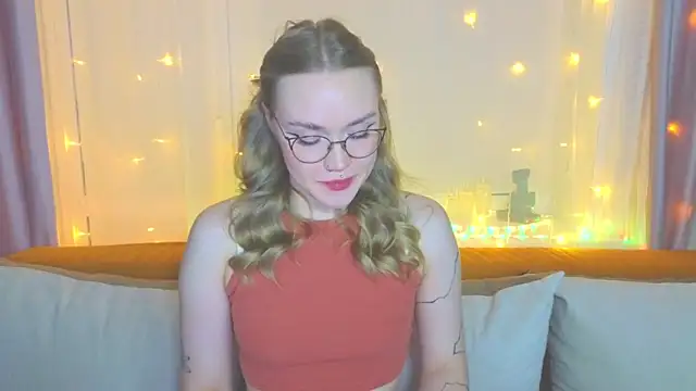 Aurora Golden1 online show from February 2025 07:25:01 PM