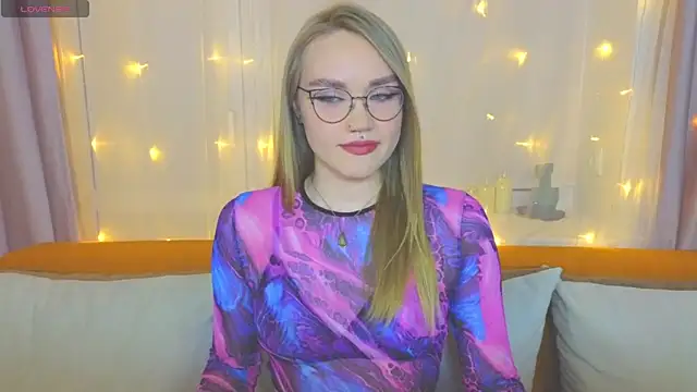 Aurora Golden1 online show from March 2025 07:21:02 PM