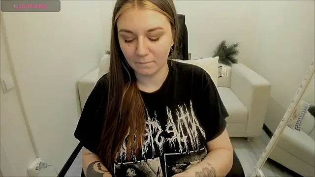 Snapshot of AlisaBacker chatting on December 2024 10:41:02 PM AlisaBacker online show from December 2024 10:41:02 PM