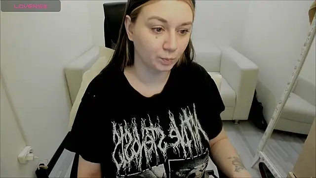 Snapshot of AlisaBacker chatting on January 2025 11:30:01 PM AlisaBacker online show from January 2025 11:30:01 PM