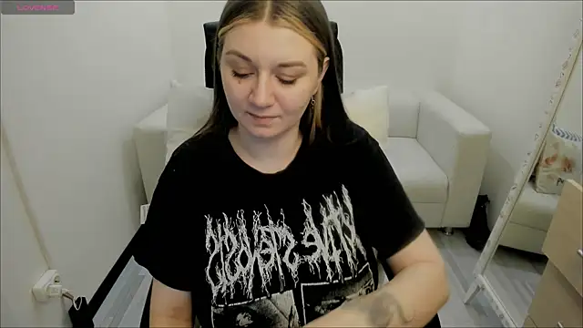 Snapshot of AlisaBacker chatting on January 2025 03:24:01 PM AlisaBacker online show from January 2025 03:24:01 PM