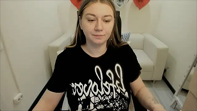 Snapshot of AlisaBacker chatting on February 2025 04:44:01 PM AlisaBacker online show from February 2025 04:44:01 PM