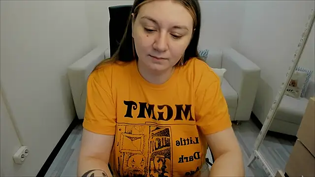 Snapshot of AlisaBacker chatting on March 2025 04:40:02 PM AlisaBacker online show from March 2025 04:40:02 PM