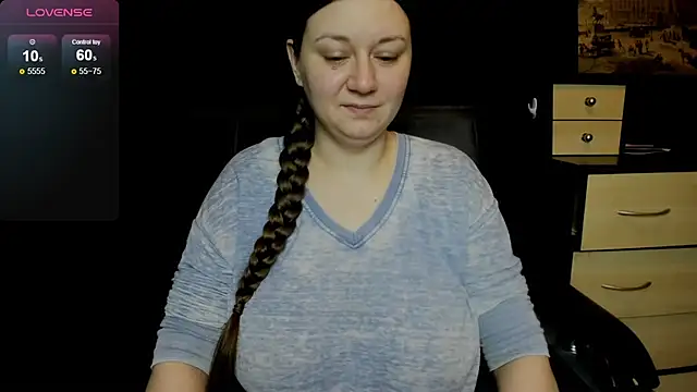 Snapshot of AlisaBacker chatting on April 2026 06:02:01 PM AlisaBacker online show from April 2026 06:02:01 PM