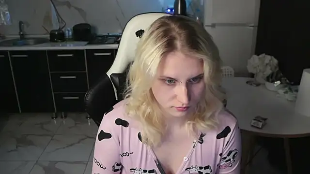 Snapshot of MertyXX chatting on April 2026 09:04:02 PM MertyXX online show from April 2026 09:04:02 PM