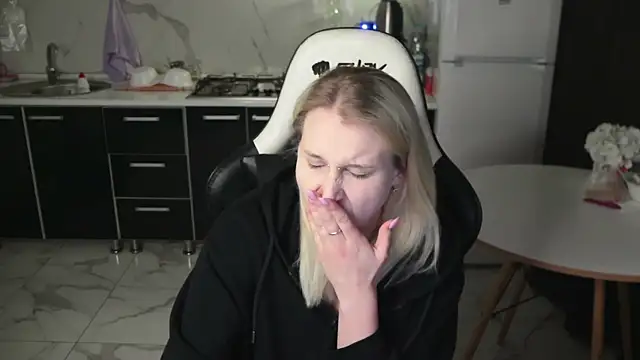 Snapshot of MertyXX chatting on April 2026 09:16:01 PM MertyXX online show from April 2026 09:16:01 PM