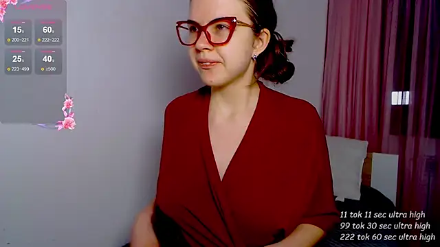 Snapshot of Sarah_HS chatting on April 2026 05:21:02 PM Sarah HS online show from April 2026 05:21:02 PM