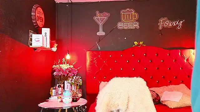 Snapshot of foxxy_nasty chatting on December 2024 11:06:02 PM foxxy nasty online show from December 2024 11:06:02 PM