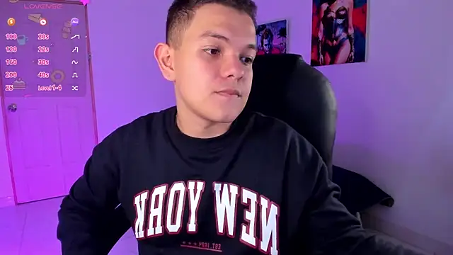 Snapshot of Dunkan_Kravitz chatting on March 2026 04:08:02 AM Dunkan Kravitz online show from March 2026 04:08:02 AM