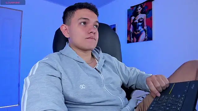 Snapshot of Dunkan_Kravitz chatting on April 2026 04:36:02 PM Dunkan Kravitz online show from April 2026 04:36:02 PM