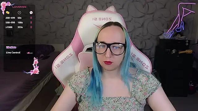 Snapshot of TheTrixy chatting on March 2026 06:58:01 AM TheTrixy online show from March 2026 06:58:01 AM