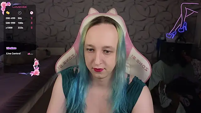 Snapshot of TheTrixy chatting on April 2026 10:32:01 AM TheTrixy online show from April 2026 10:32:01 AM