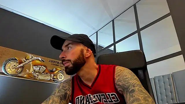 AronGrant online show from November 2025 09:42:02 AM