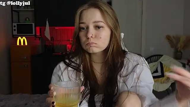 doll lol  online show from October 2025 05:45:02 PM