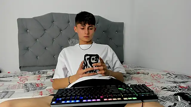 Snapshot of benavides_anthony chatting on December 2024 06:43:01 AM benavides anthony online show from December 2024 06:43:01 AM