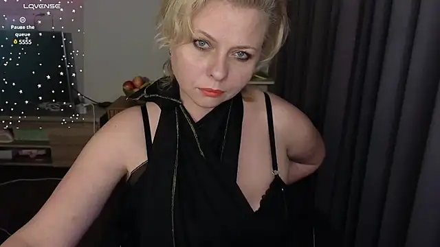 Snapshot of Gray_swann chatting on February 2025 08:46:01 PM Gray swann online show from February 2025 08:46:01 PM