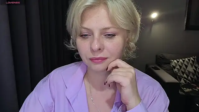 Snapshot of Gray_swann chatting on February 2025 08:51:02 PM Gray swann online show from February 2025 08:51:02 PM