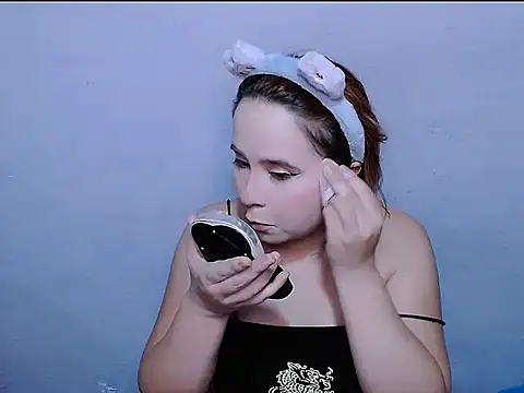 Snapshot of SubLayla01 chatting on March 2026 06:00:01 PM SubLayla01 online show from March 2026 06:00:01 PM