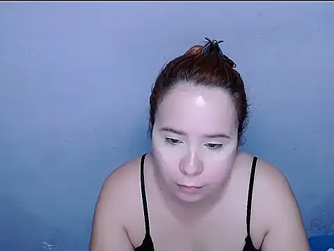 Snapshot of SubLayla01 chatting on April 2026 06:36:02 PM SubLayla01 online show from April 2026 06:36:02 PM