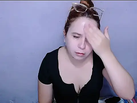 Snapshot of SubLayla01 chatting on April 2026 06:59:02 PM SubLayla01 online show from April 2026 06:59:02 PM