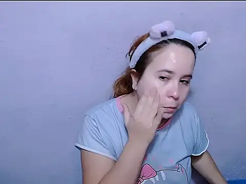 Snapshot of SubLayla01 chatting on April 2026 11:24:01 AM SubLayla01 online show from April 2026 11:24:01 AM