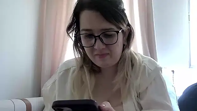 Snapshot of amooraaamoon chatting on October 2025 12:58:01 PM amooraaamoon online show from October 2025 12:58:01 PM