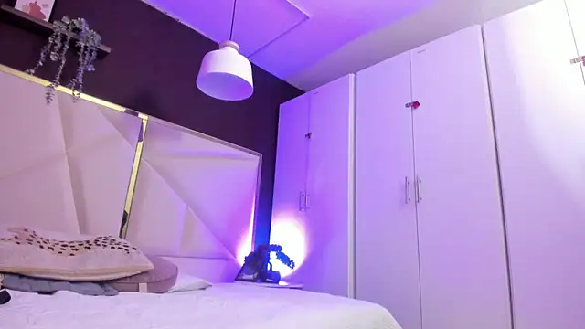 April bowie online show from October 2025 11:14:02 AM