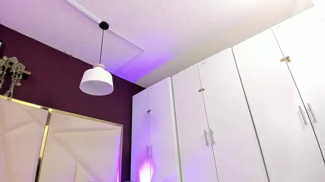 April bowie online show from November 2025 11:10:01 AM