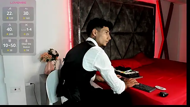 Maximo Romano online show from October 2025 07:23:01 PM