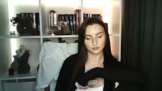 Snapshot of X_Alisa chatting on April 2026 06:39:01 PM X Alisa online show from April 2026 06:39:01 PM