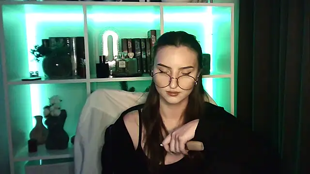 Snapshot of X_Alisa chatting on April 2026 06:56:02 PM X Alisa online show from April 2026 06:56:02 PM