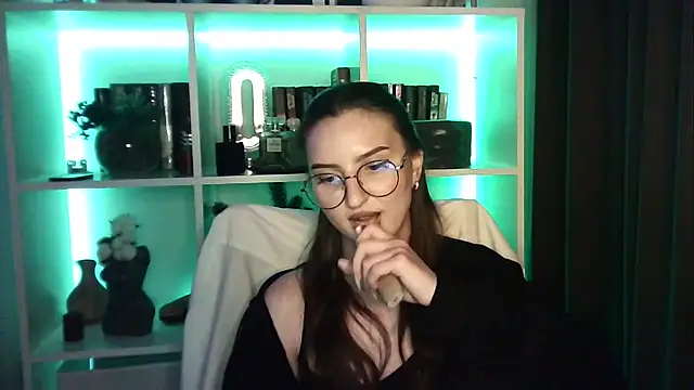 Snapshot of X_Alisa chatting on April 2026 07:58:01 PM X Alisa online show from April 2026 07:58:01 PM