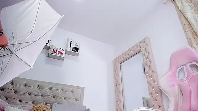 lorennahernandez01 online show from February 2025 09:13:02 AM