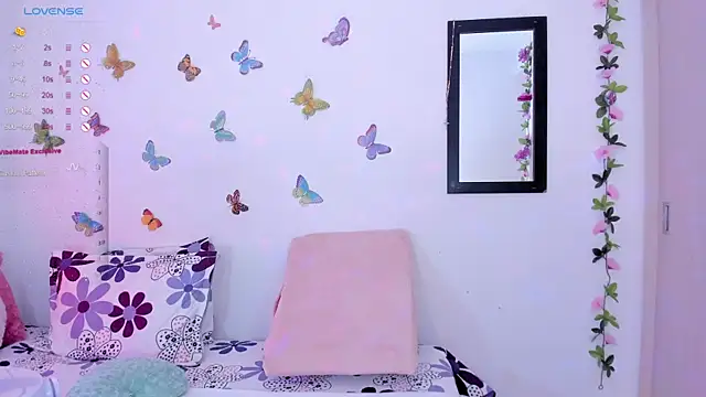 Snapshot of _Arianna08_ chatting on December 2024 06:11:02 AM Arianna08 online show from December 2024 06:11:02 AM