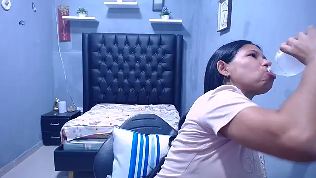 Letty Plugxo online show from March 2026 01:29:02 PM