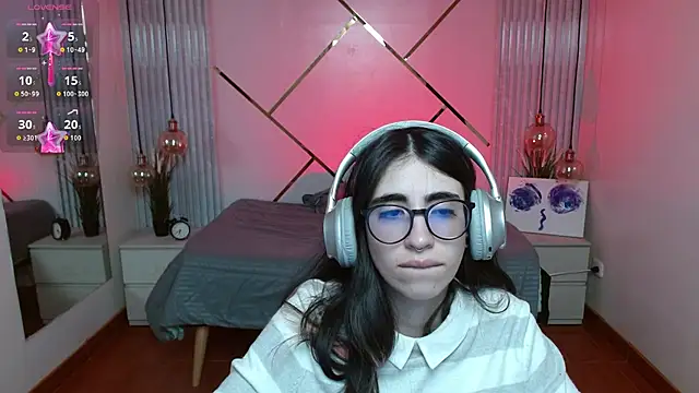 Snapshot of LenaRoses chatting on April 2026 08:31:02 PM LenaRoses online show from April 2026 08:31:02 PM
