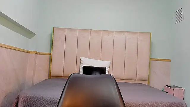 Snapshot of alice_greco chatting on March 2025 02:07:02 AM alice greco online show from March 2025 02:07:02 AM