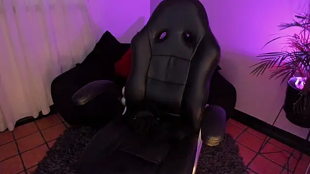 Snapshot of michele_watson chatting on February 2025 08:11:01 PM michele watson online show from February 2025 08:11:01 PM