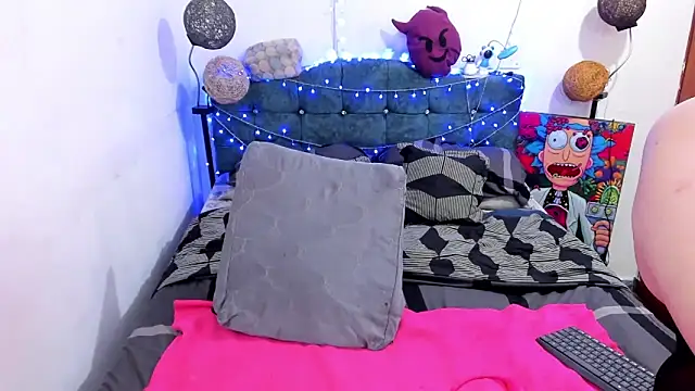 Snapshot of goldenbubble__ chatting on March 2025 12:33:02 AM goldenbubble online show from March 2025 12:33:02 AM