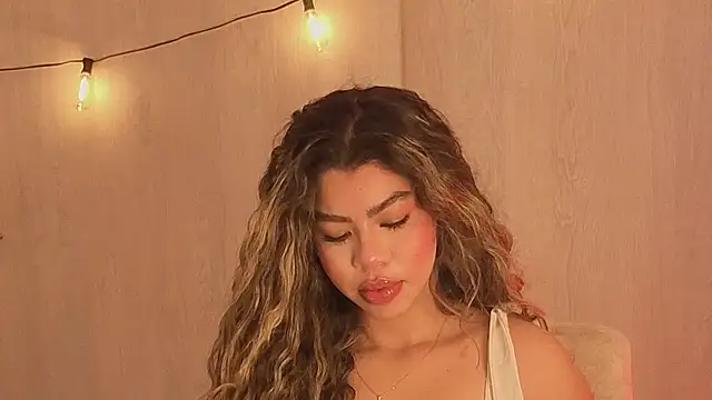 Snapshot of Melina_Ferrer1 chatting on July 2026 01:40:02 PM Melina Ferrer1 online show from July 2026 01:40:02 PM