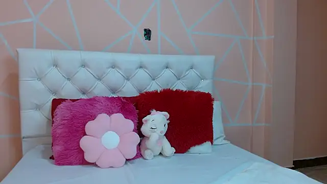 hantonella  online show from September 2025 07:35:01 PM