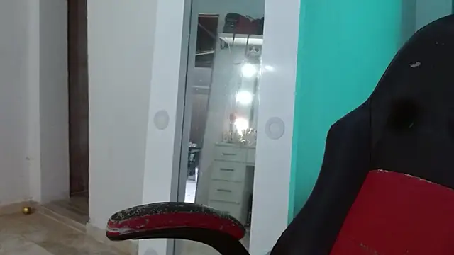 Snapshot of hantonella_ chatting on April 2026 02:43:01 PM hantonella online show from April 2026 02:43:01 PM