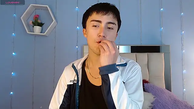 santi-fabulous online show from December 2024 09:23:01 PM