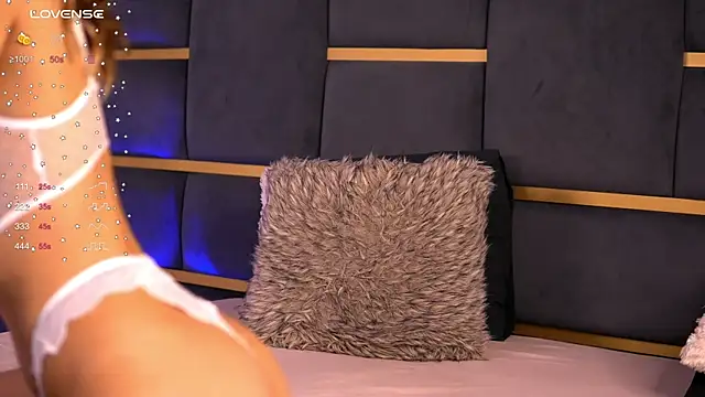 Snapshot of CynthiaWest chatting on March 2025 07:10:01 AM CynthiaWest online show from March 2025 07:10:01 AM