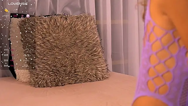 Snapshot of CynthiaWest chatting on September 2025 03:06:02 AM CynthiaWest online show from September 2025 03:06:02 AM