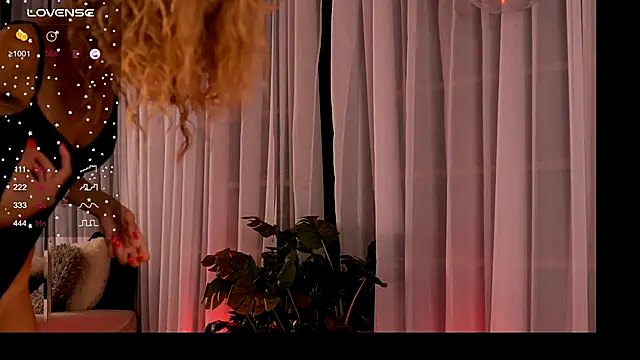 Snapshot of CynthiaWest chatting on October 2025 03:14:02 AM CynthiaWest online show from October 2025 03:14:02 AM