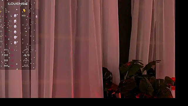 Snapshot of CynthiaWest chatting on October 2025 03:06:01 AM CynthiaWest online show from October 2025 03:06:01 AM