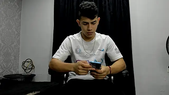 andrew rose  online show from December 2024 01:47:01 PM