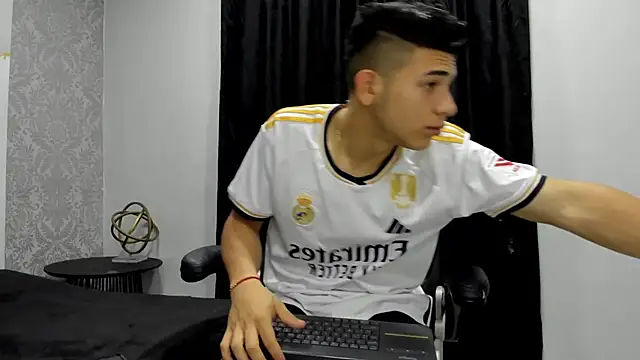 andrew rose  online show from January 2025 02:30:01 PM