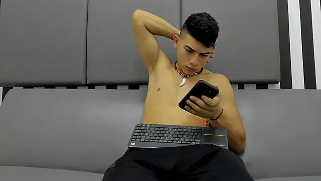 andrew rose  online show from January 2025 07:58:02 PM